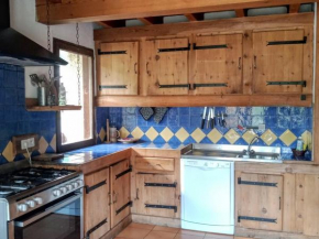 Chalet spacieux 6 pièces avec cheminée, barbecue, près des pistes, parking privé - FR-1-762-43